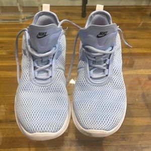 WOMANS NIKE sneakers